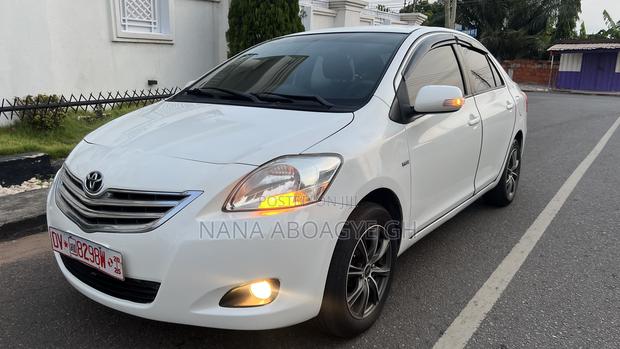 Toyota Belta 2011 White · Photo 2