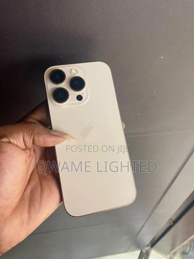 Apple iPhone 16 Pro 256 GB Gold · Photo 1