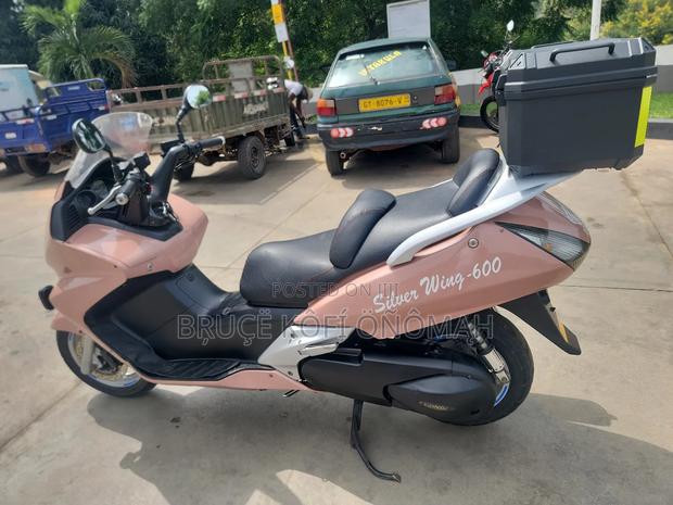 Honda Gold Wing 2012 Beige · Photo 1