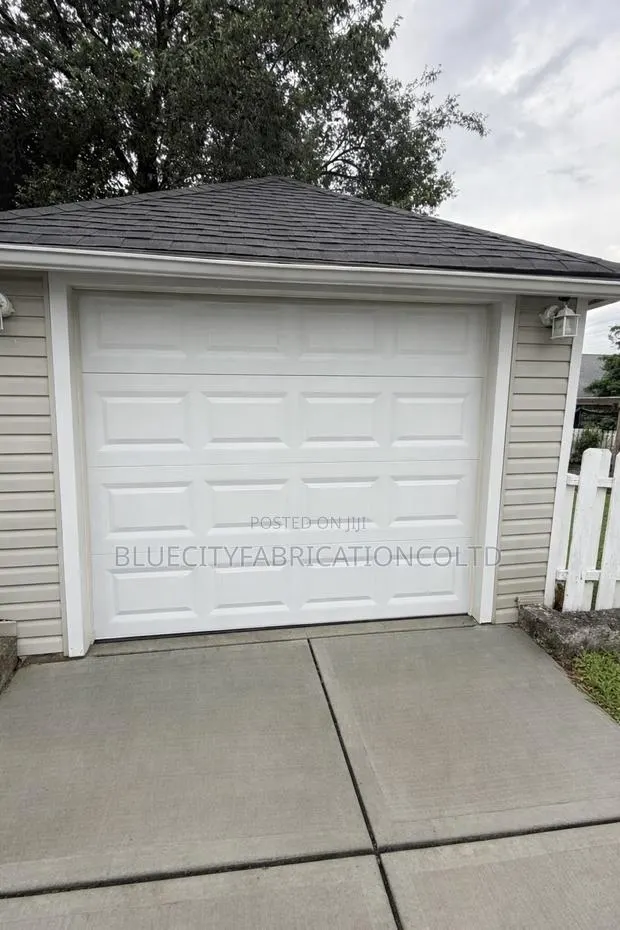 Garage Door With Extended Fanlight · Photo 1