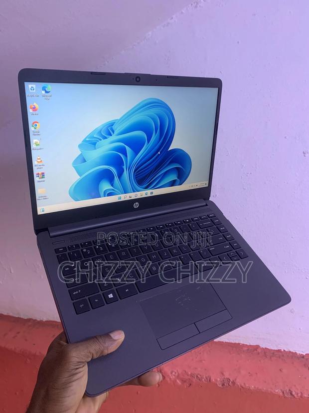 Laptop HP 240 G8 4GB Intel Celeron SSD 256GB ยท Photo 1