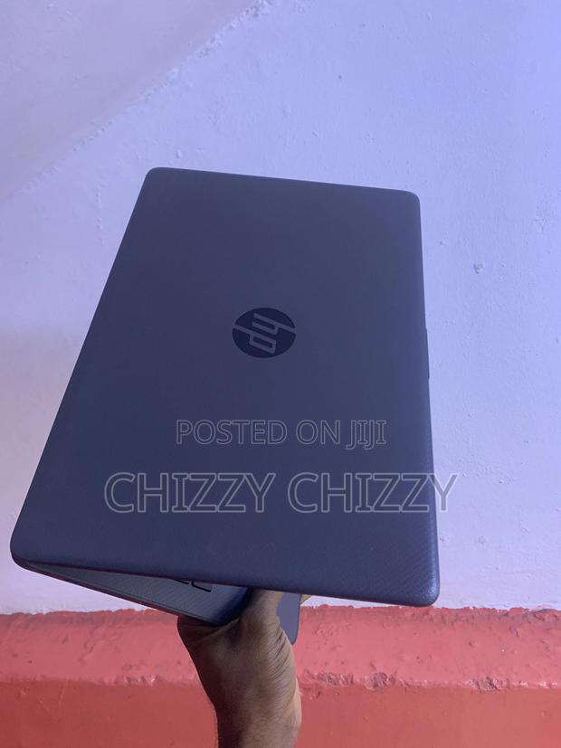 Laptop HP 240 G8 4GB Intel Celeron SSD 256GB ยท Photo 2