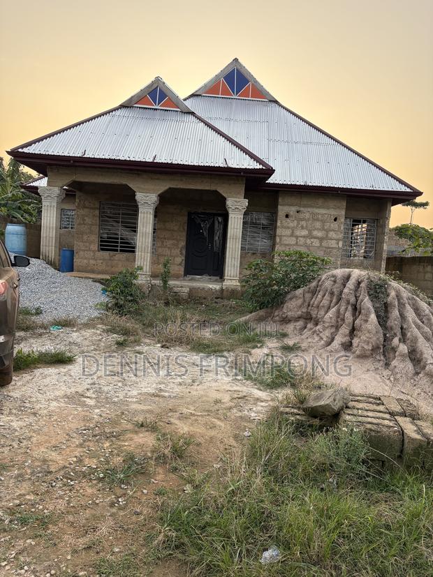 Very Nice Four Bedroom House With Three Washroom. · Photo 1