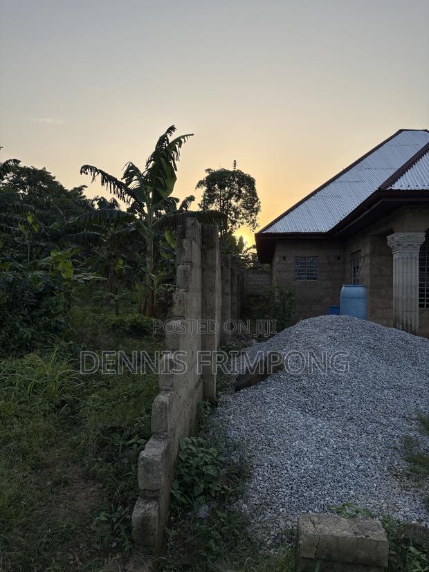 Very Nice Four Bedroom House With Three Washroom. · Photo 3