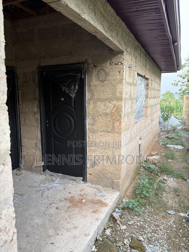 Very Nice Four Bedroom House With Three Washroom. · Photo 5