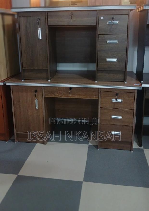 Office Table · Photo 3