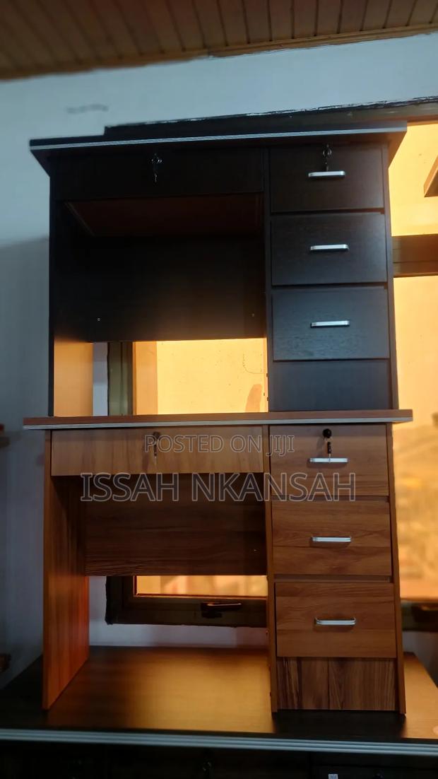 Office Desk · Photo 3