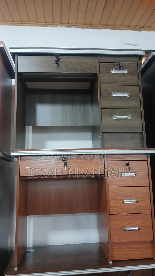 Office Desk · Photo 4