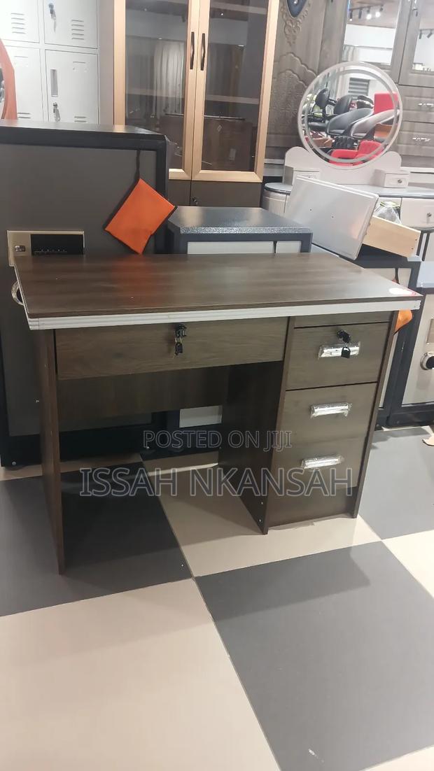 Office Desk · Photo 1
