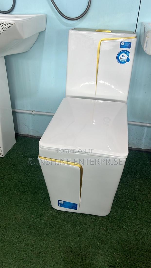 Water Closet · Photo 1
