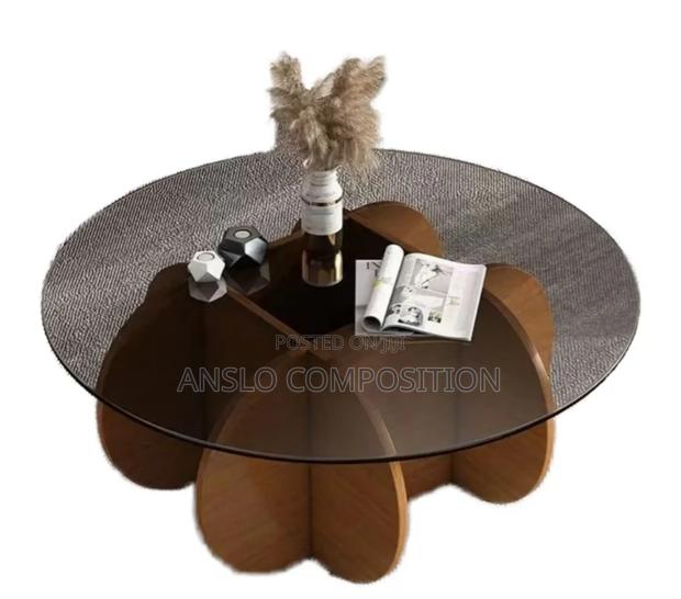 Nordick Round Glass Centre Table · Photo 1