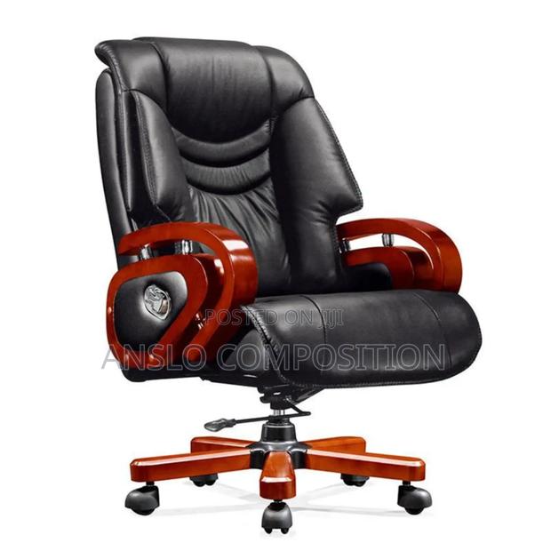 Chief Executive Officer Swivel Chair · Photo 1