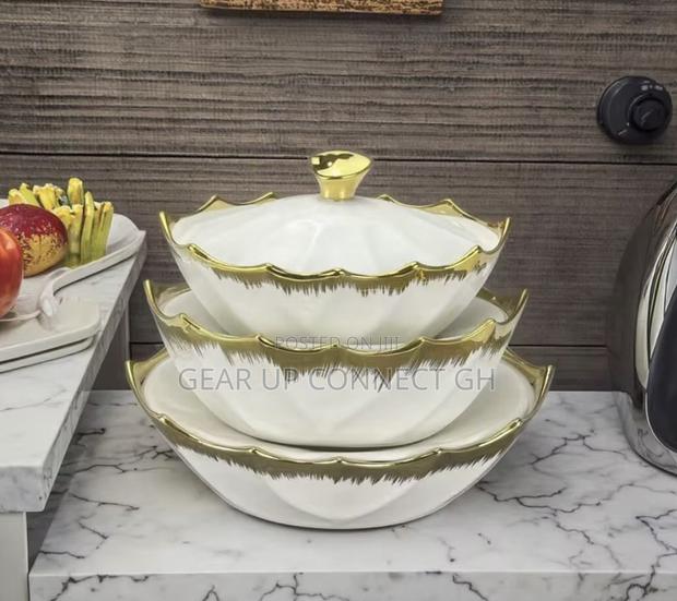 Ceramic Serving Bowls · Photo 4