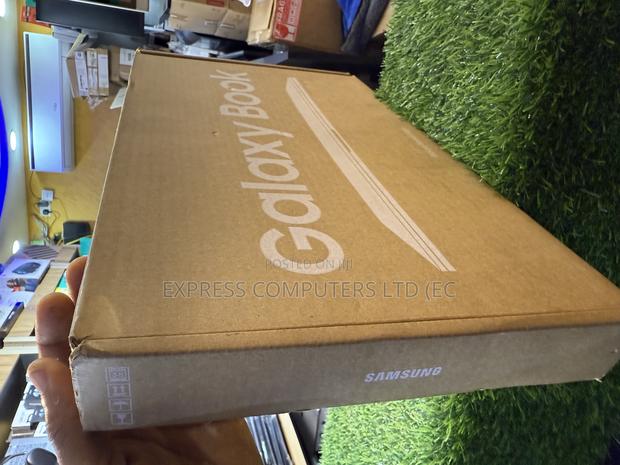 New Laptop Samsung Galaxy Book4 16GB Qualcomm Snapdragon X Elite 512GB · Photo 8
