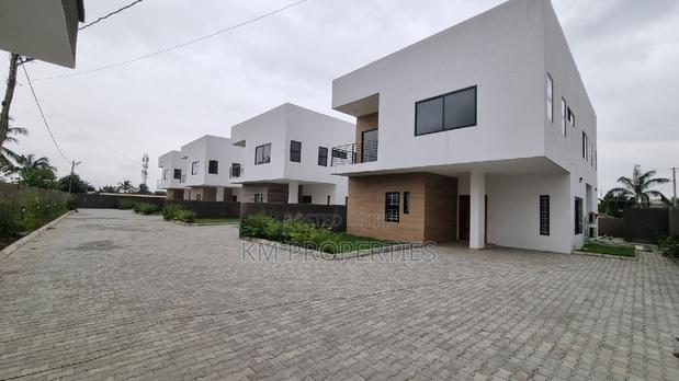 5bdrm Duplex in North Legon for sale · Photo 4
