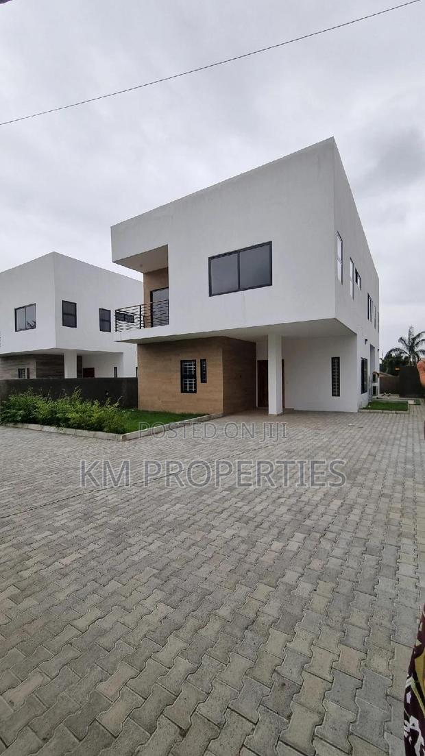 5bdrm Duplex in North Legon for sale · Photo 1