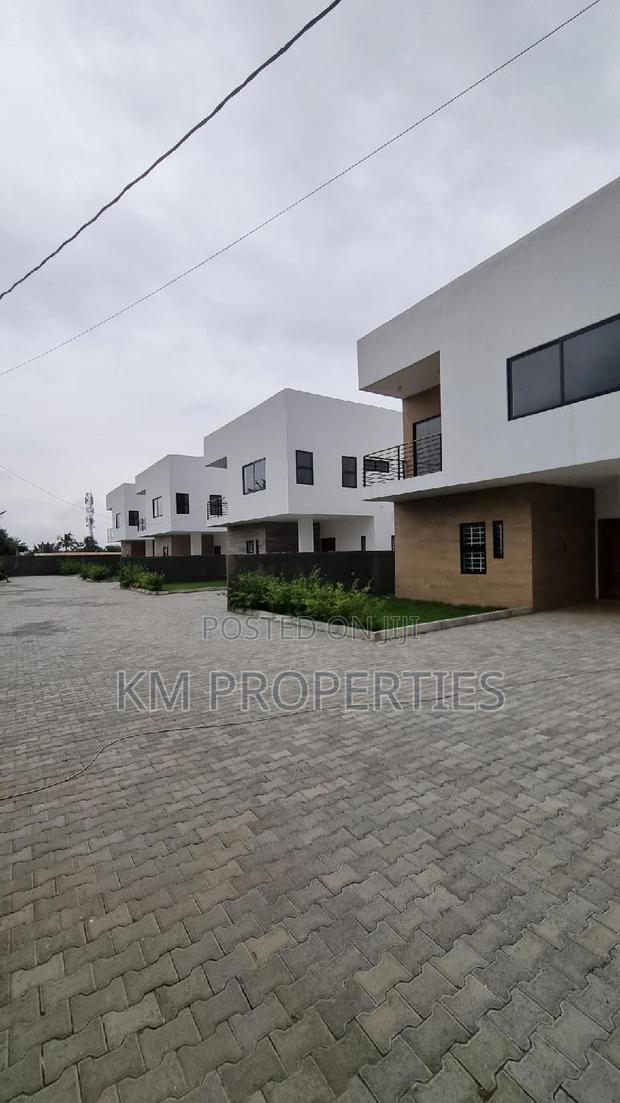 5bdrm Duplex in North Legon for sale · Photo 3