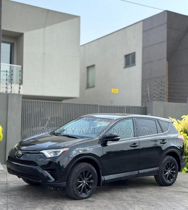 Toyota RAV4 LE 4dr SUV AWD (2.5L 4cyl 6A) 2018 Black · Photo 2