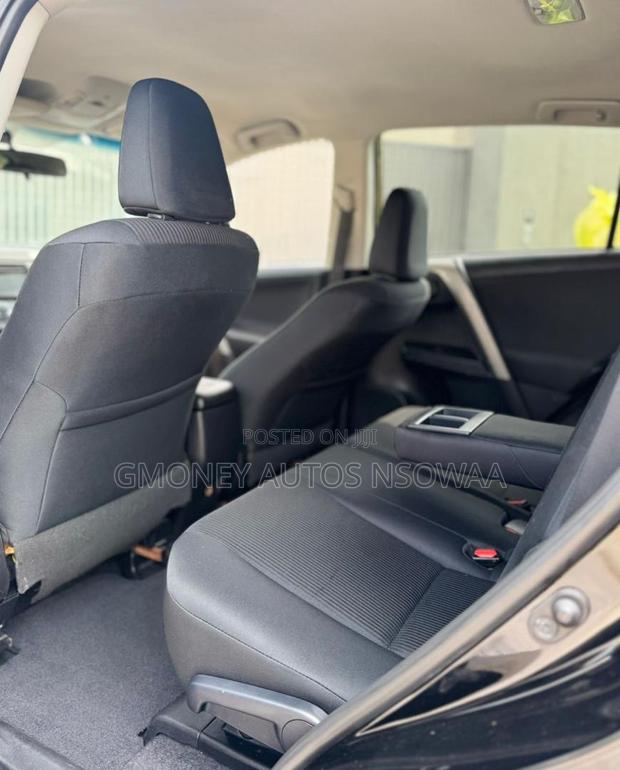 Toyota RAV4 LE 4dr SUV AWD (2.5L 4cyl 6A) 2018 Black · Photo 5