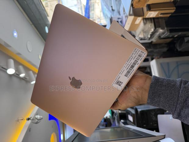 Laptop Apple MacBook Air 2019 8GB Intel Core I5 SSHD (Hybrid) 512GB · Photo 4