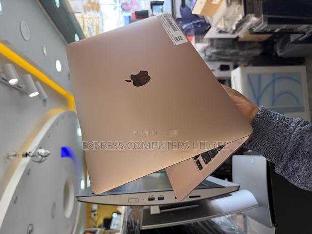 Laptop Apple MacBook Air 2019 8GB Intel Core I5 SSHD (Hybrid) 512GB · Photo 2