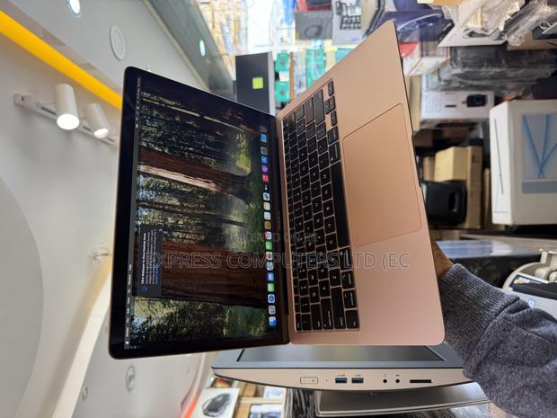 Laptop Apple MacBook Air 2019 8GB Intel Core I5 SSHD (Hybrid) 512GB · Photo 5