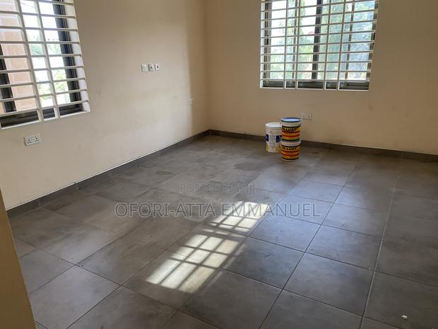 3bdrm Apartment in Amasaman Market, Pokuase for rent · Photo 5