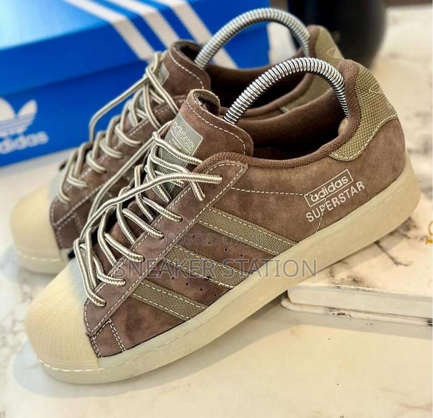 Adidas Superstar Sneaker Available · Photo 1