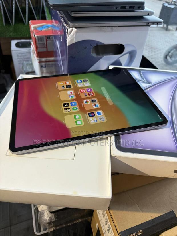 New Apple iPad Air 13 (2024) 128 GB Gray · Photo 3