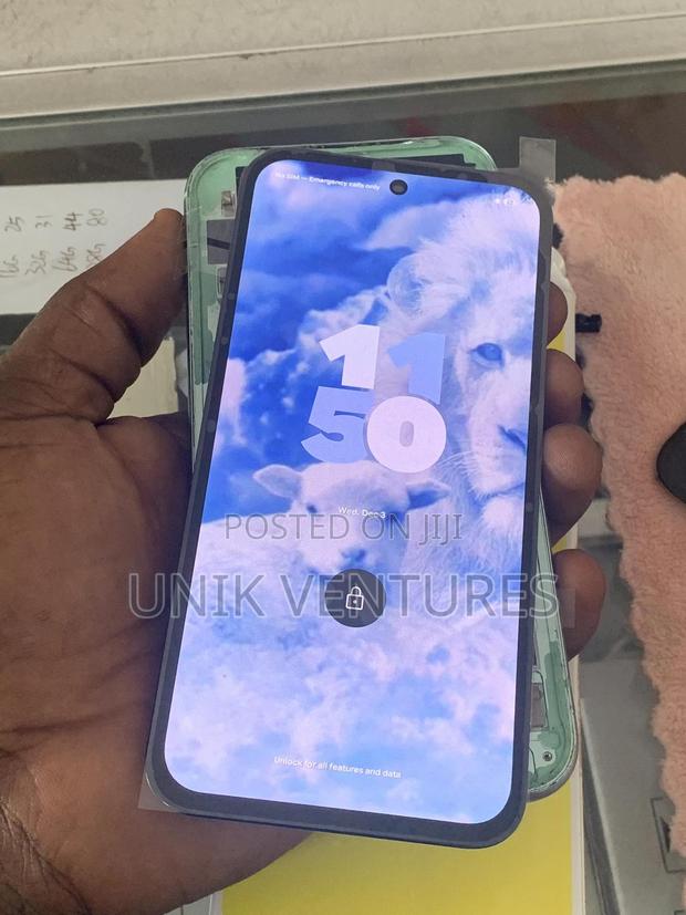 Google Pixel 8a Original Screen Replacement · Photo 1