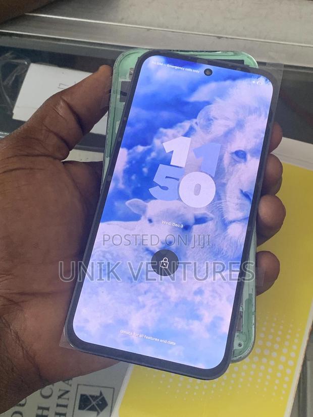 Google Pixel 8a Original Screen Replacement · Photo 5