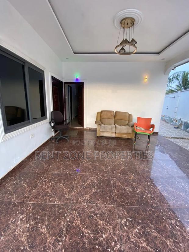 Mini Flat in Fan Milk for sale · Photo 4