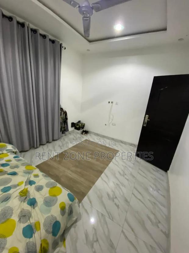 Mini Flat in Fan Milk for sale · Photo 8
