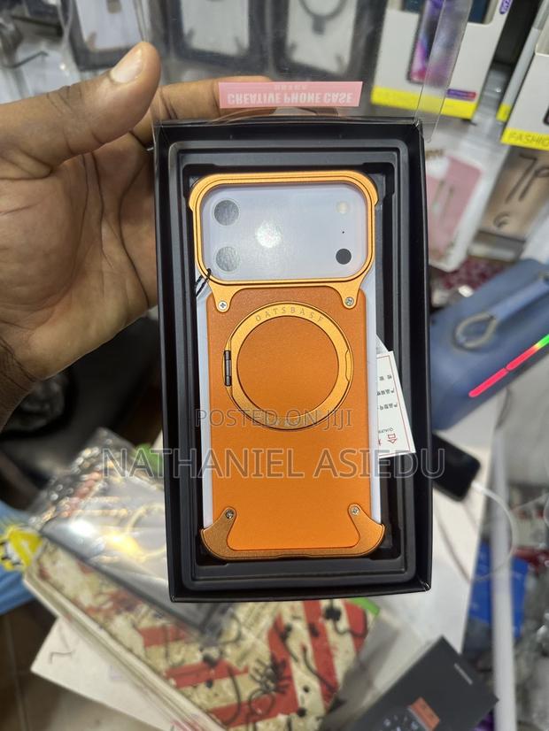 iPhone 17 Pro and Pro Max Frosted Frameless Metal Kickstand Case · Photo 4