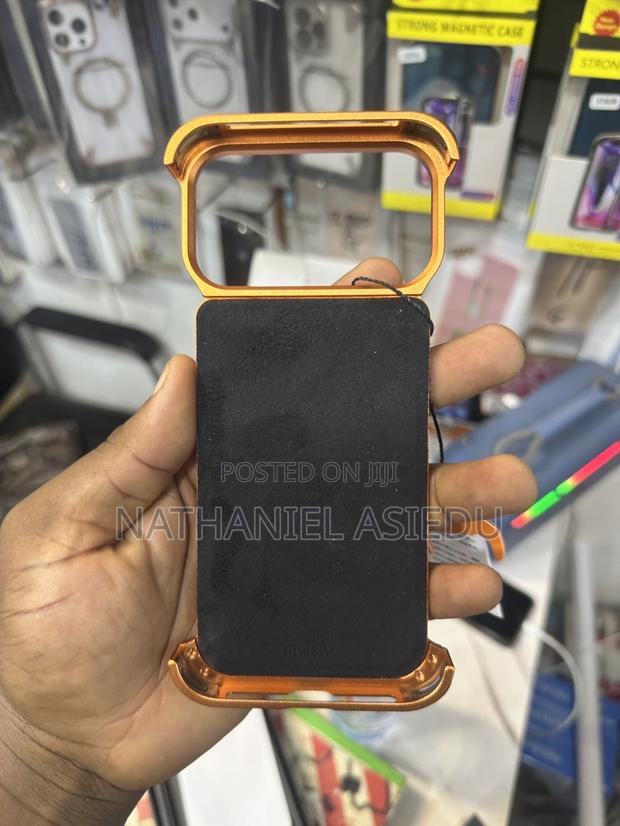 iPhone 17 Pro and Pro Max Frosted Frameless Metal Kickstand Case · Photo 5