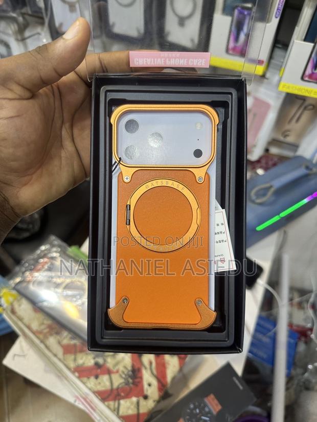 iPhone 17 Pro and Pro Max Frosted Frameless Metal Kickstand Case · Photo 3
