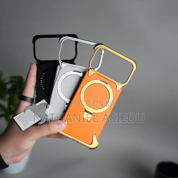 iPhone 17 Pro and Pro Max Frosted Frameless Metal Kickstand Case · Photo 1