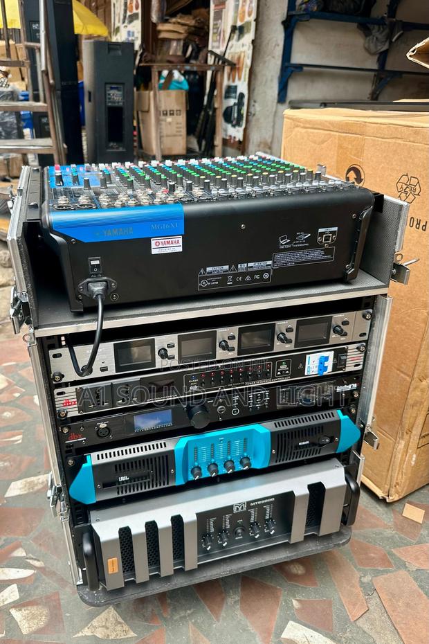 Line Array Amplifier Rack Set · Photo 1
