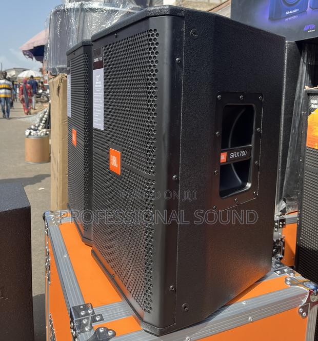 Plywood JBL Srx712m 12-Inch Two-Way Professional Stage Monitor Speaker · Photo 2