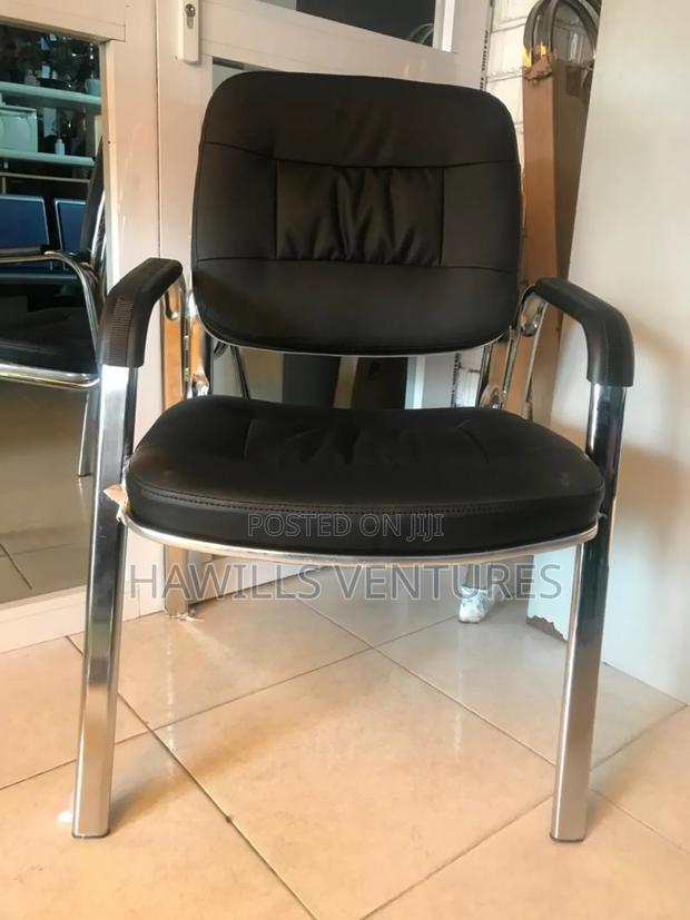 Office Stackable Chair · Photo 2
