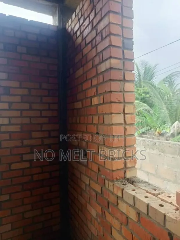 Building Clay Burnt Brick · Photo 1