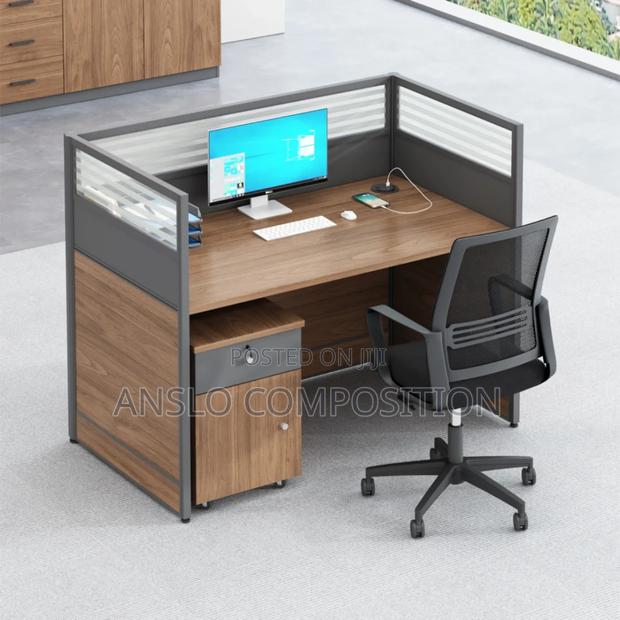 Portable Office Workstation · Photo 1
