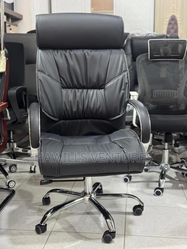 Swivel Desk Chair · Photo 1
