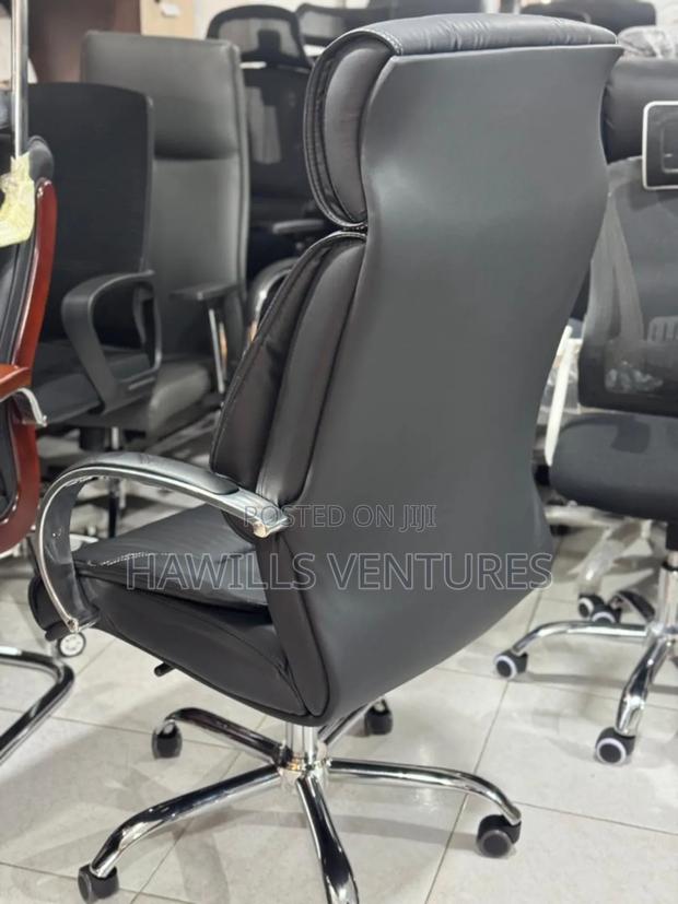 Swivel Desk Chair · Photo 2