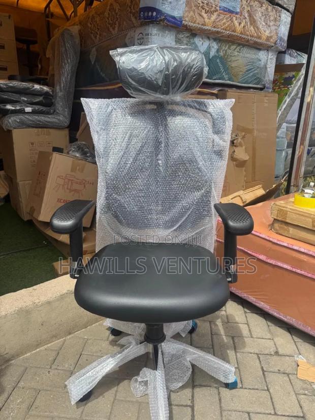 Butterfly Chair Black · Photo 1