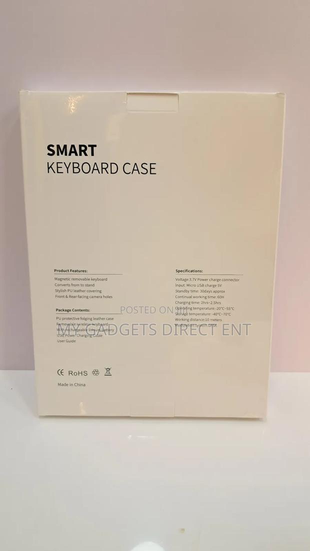 Smart Keyboard Case With Touchpad · Photo 2