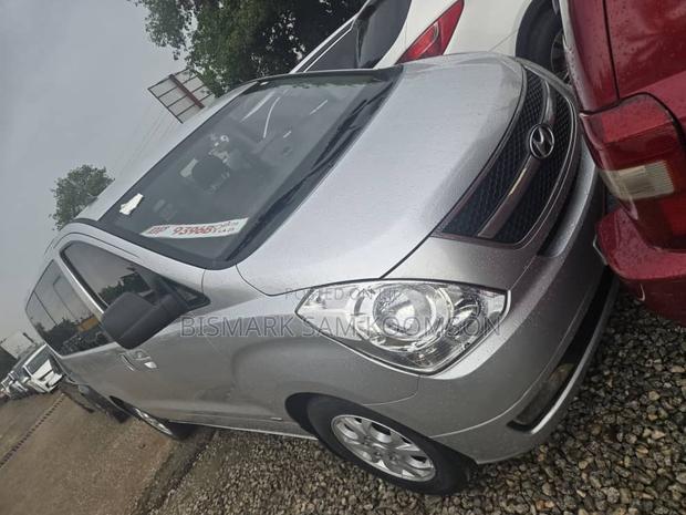 Hyundai Starex 2015 Silver · Photo 1
