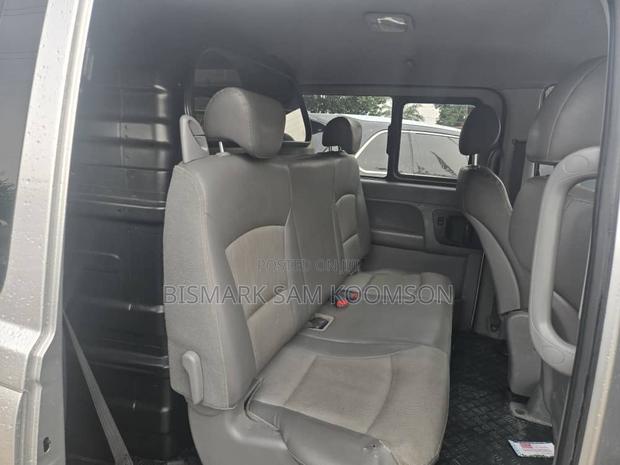 Hyundai Starex 2015 Silver · Photo 2