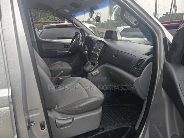 Hyundai Starex 2015 Silver · Photo 5