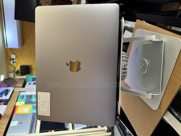 Laptop Apple MacBook Pro 2020 16GB Intel Core I7 SSHD (Hybrid) 512GB · Photo 5